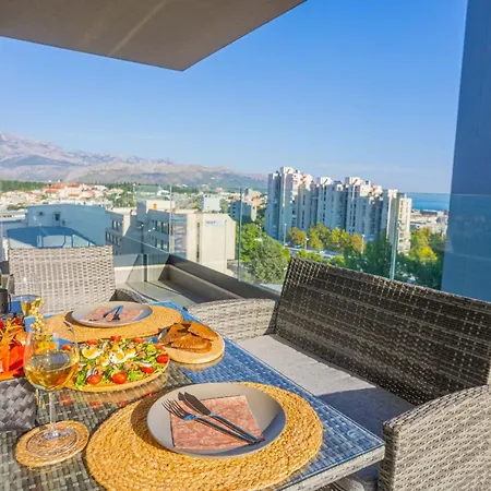 Two Bedroom شقة *